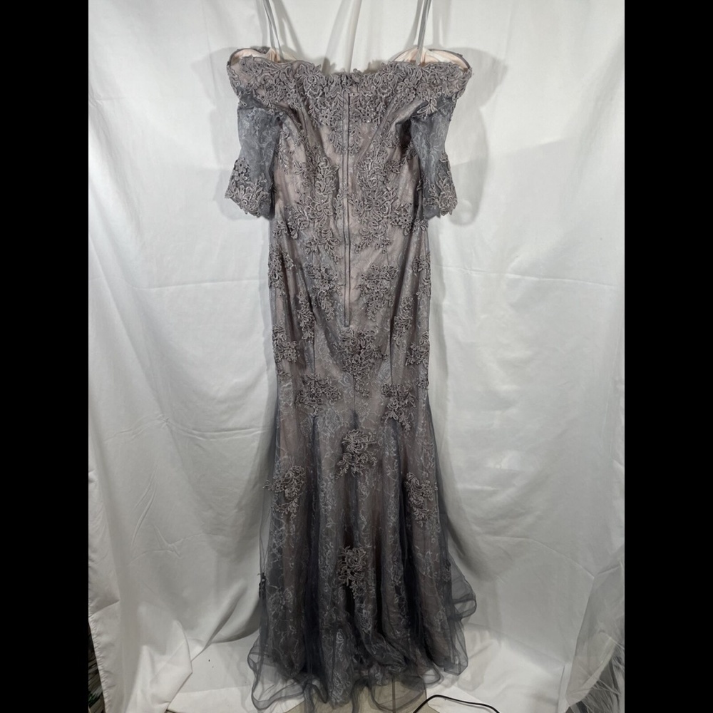 NEW $598 LA FEMME [‎ 4 ] Off the Shoulder Lace Mermaid Gown in Grey/Pink - Picture 10 of 12